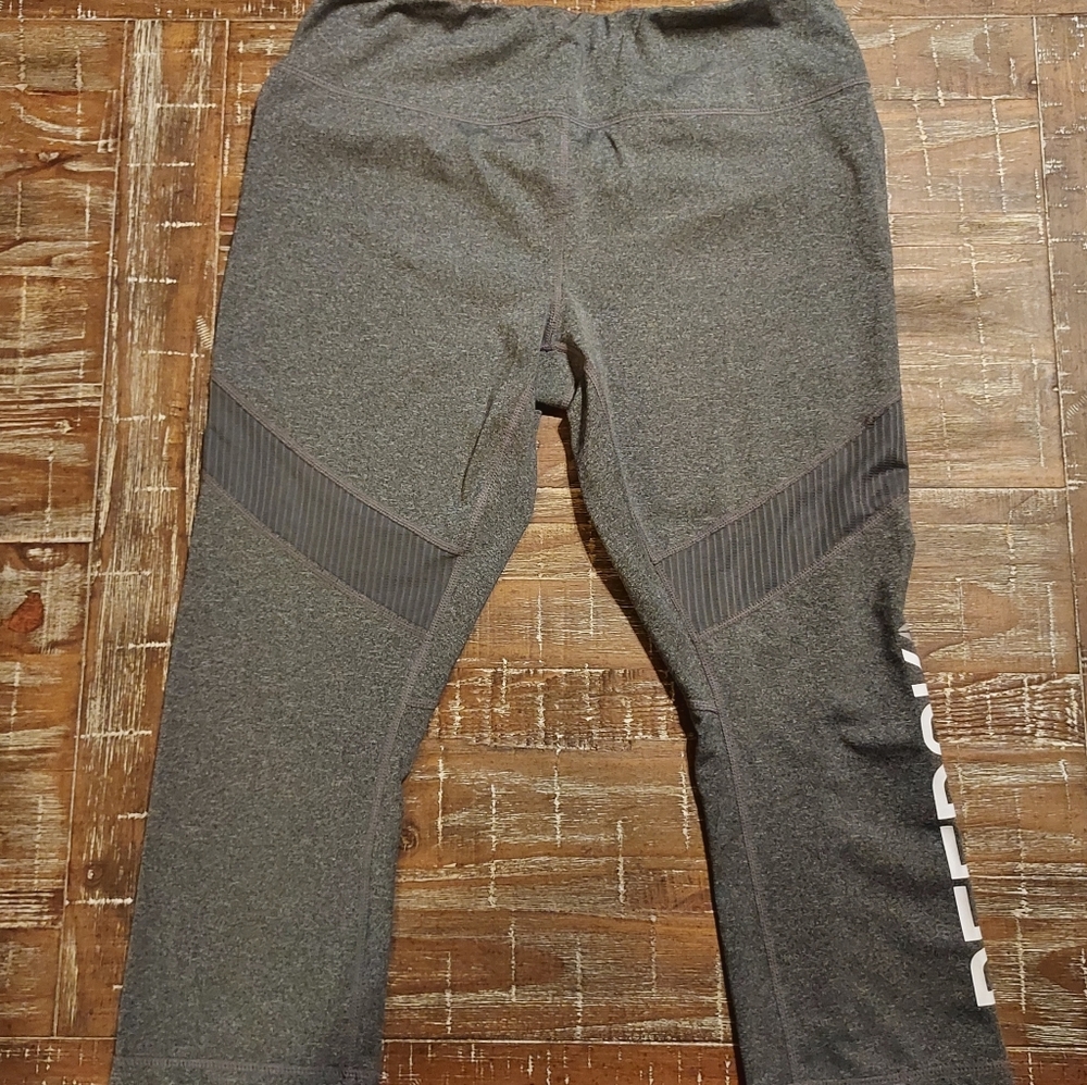 Reebok Leggings Large Ladies Gray Mesh Detail Capri Running Yoga Pants‎